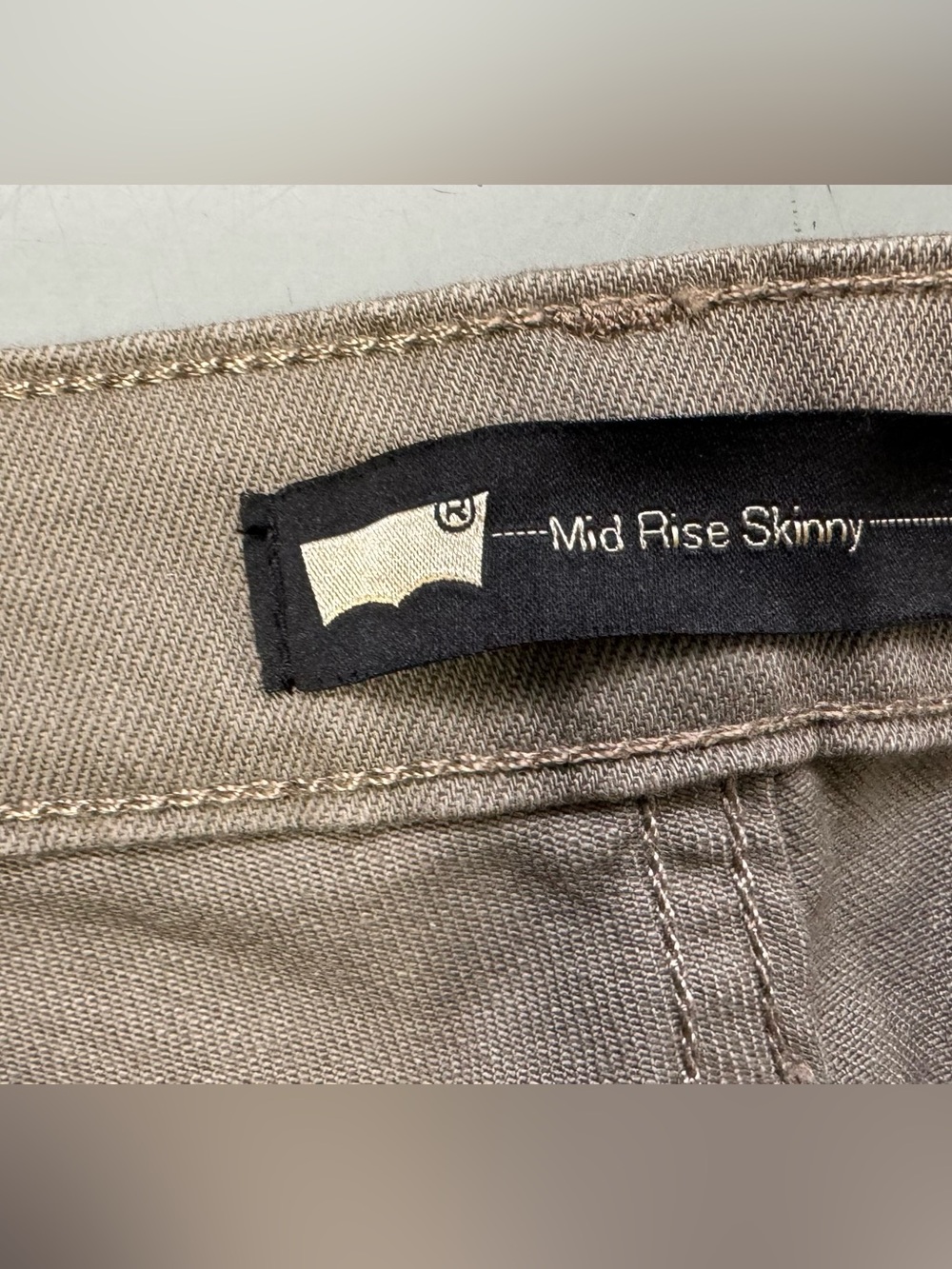 Levi's Women’s Mid rise Skinny Trousers in Khaki Brown Denim Jeans size 12 - Picture 2 of 6